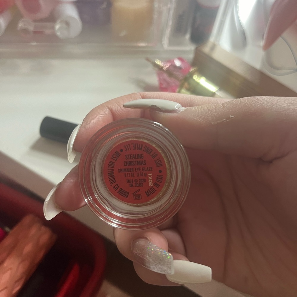 Kylie x grinch eye shimmer
